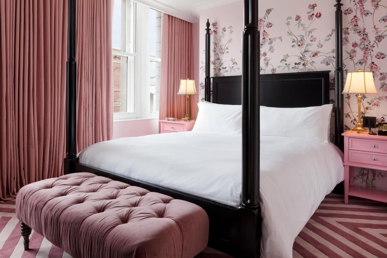 Riggs Washington Dc Hotel Kültér fotó A bedroom at The Carlyle