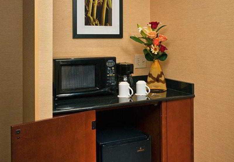 Riggs Washington Dc Hotel Kültér fotó A wet bar in a hotel room
